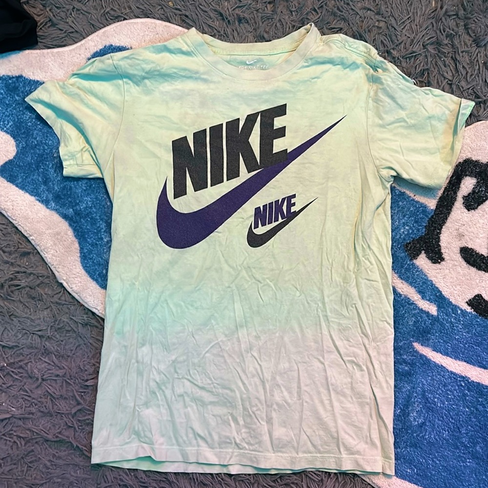 Light green Nike small tee worn twice